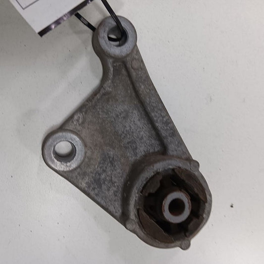 Mazda CX-3 2.0 Passenger Right Rear Mount Bracket  2016 2017 2018 OEM