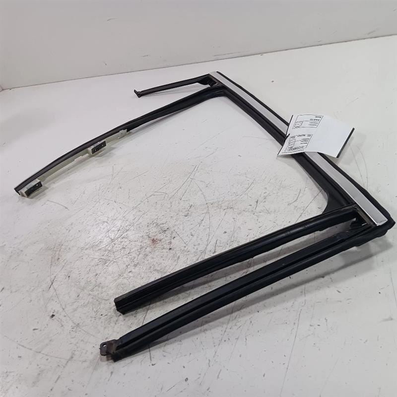Chevy Malibu Door Glass Window Seal Rubber Right Passenger Rear Back  
