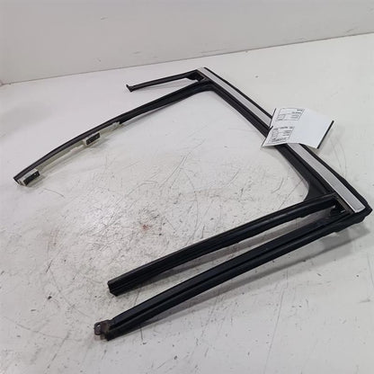 Chevy Malibu Door Glass Window Seal Rubber Right Passenger Rear Back  
