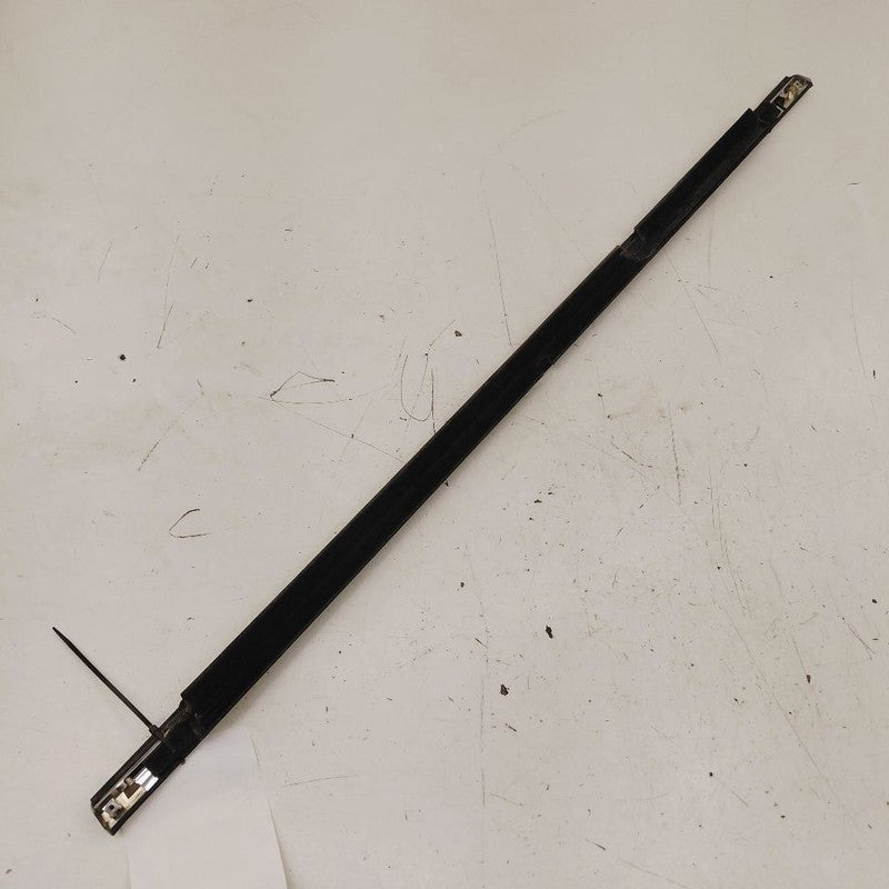 Chrysler 300 Door Glass Window Weather Strip Trim Rear Right Passenger