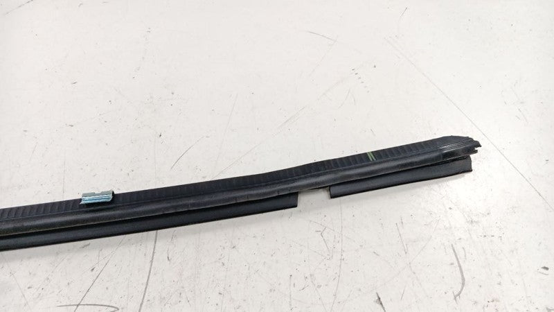Buick Encore Passenger Right Front Weather Strip Interior 2016 2017 20