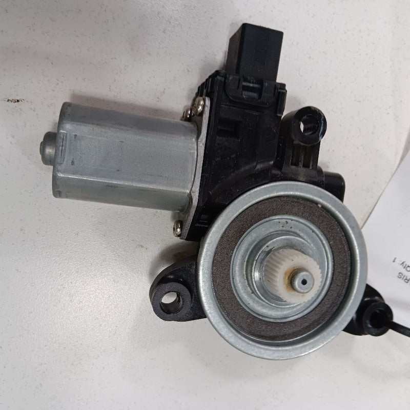 Passenger Right Front Power Window Motor Fits 16-20 Toyota Yaris OEM