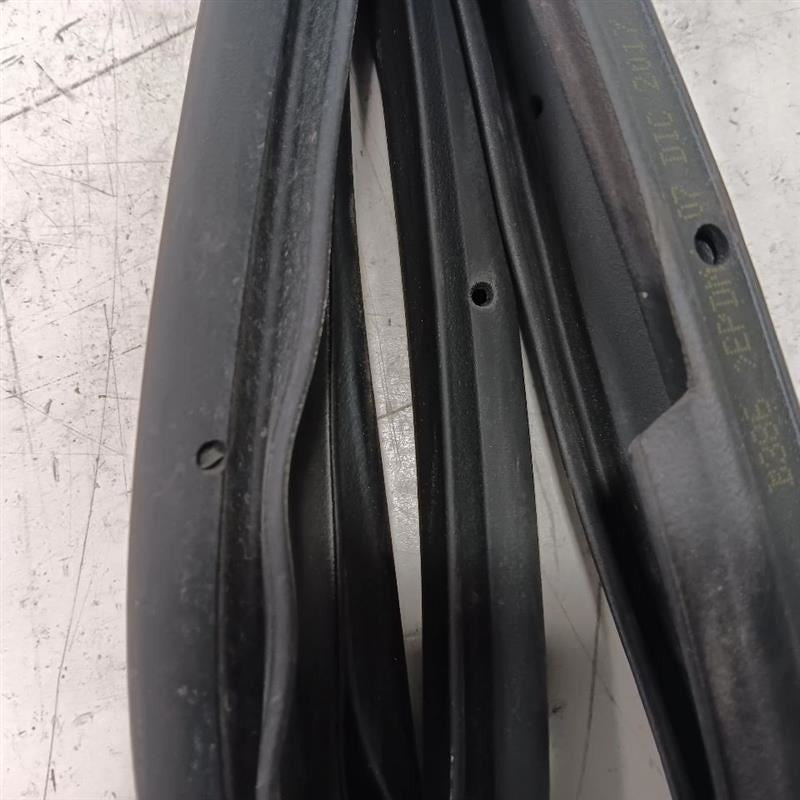 Jeep Renegade On Door Seal Rubber Right Passenger Front  2015 2016 2017 2018