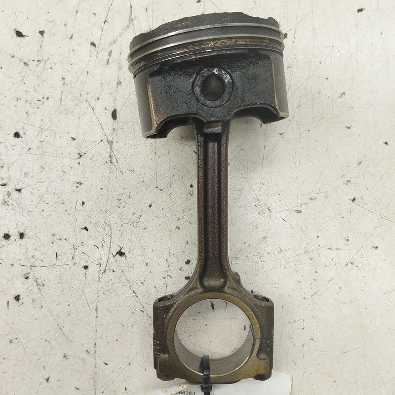 Nissan Versa Note Single Piston With Connecting Rod   1.6 2019 2018 20