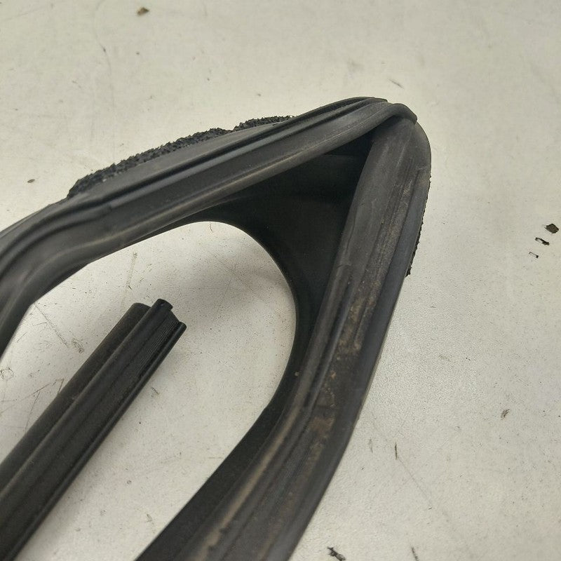 Mazda 6 Door Glass Window Seal Rubber Right Passenger Rear Back  2016 