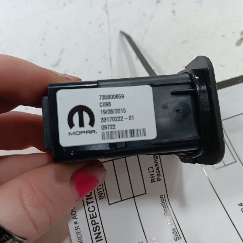 FIAT 500 USB Plug In Hub Port  2017 2016 OEM