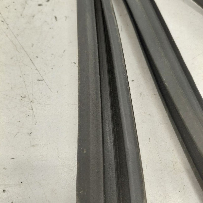 Honda HR-V Door Glass Window Seal Rubber Right Passenger Front  2026 2