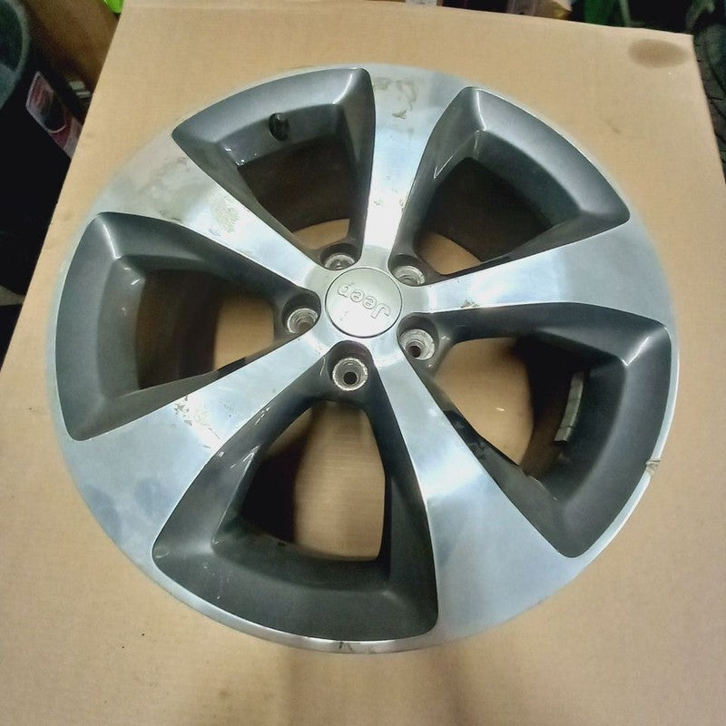 Wheel Rim 18x7 5 Spoke Polished Face With Gray Pockets Fits 19 Jeep Ch