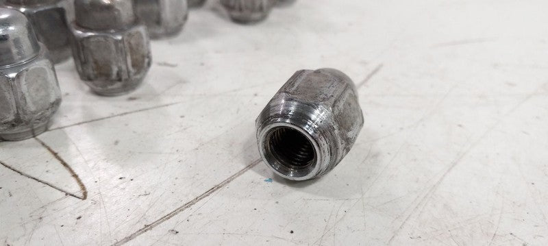 2017 Kia Sorento Lug Nut Set