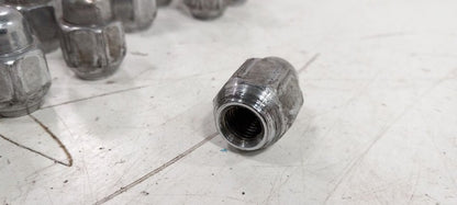 2017 Kia Sorento Lug Nut Set