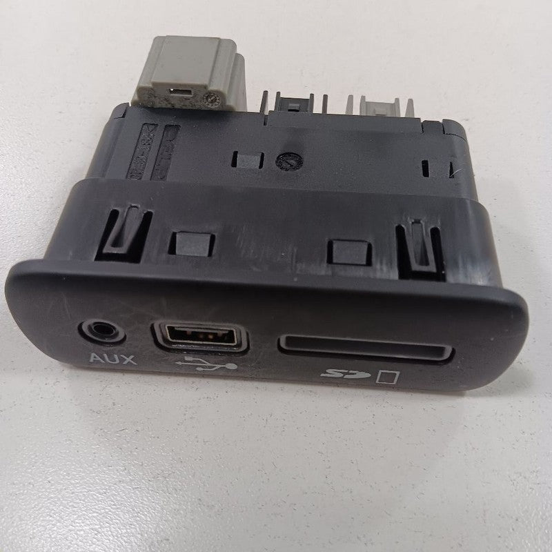 Chrysler 300 USB Plug In Hub Port  2015 2016 2017 2018 2019