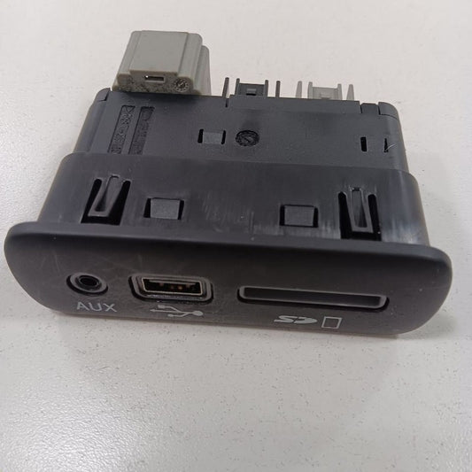 Chrysler 300 USB Plug In Hub Port  2015 2016 2017 2018 2019