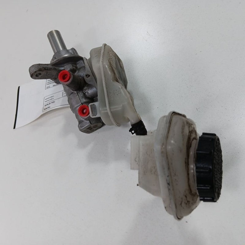 Brake Master Cylinder Fits 16-22 Mazda CX-3 OEM