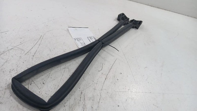 Buick Encore Cowl Vent Panel Hood Rubber Seal  2016 2017 2018 2019