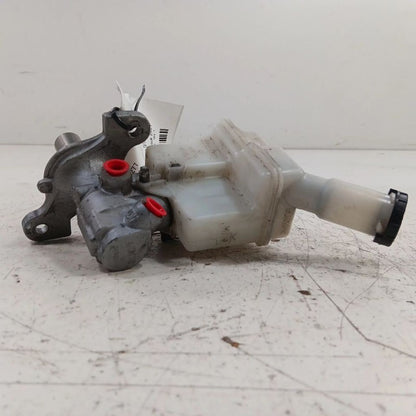 Brake Master Cylinder Fits 21-23 Nissan Kicks