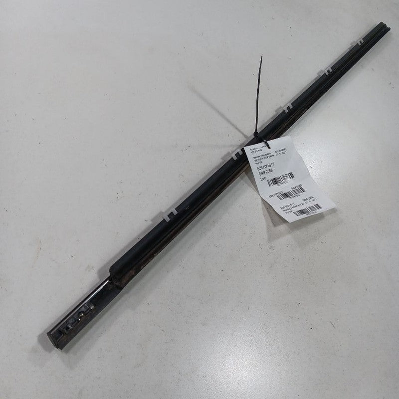 Hyundai Elantra Door Glass Window Weather Strip Trim Front Right Passe