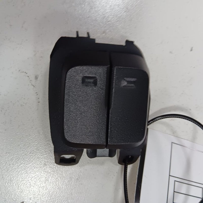 Chevy Trailblazer Right Side Steering Wheel Radio Control {13531987} 2