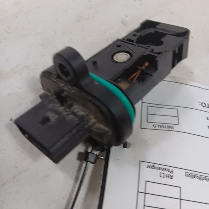 Mass Air Flow Meter Sensor Fits 19-23 GMC Sierra 1500 Pickup OEM