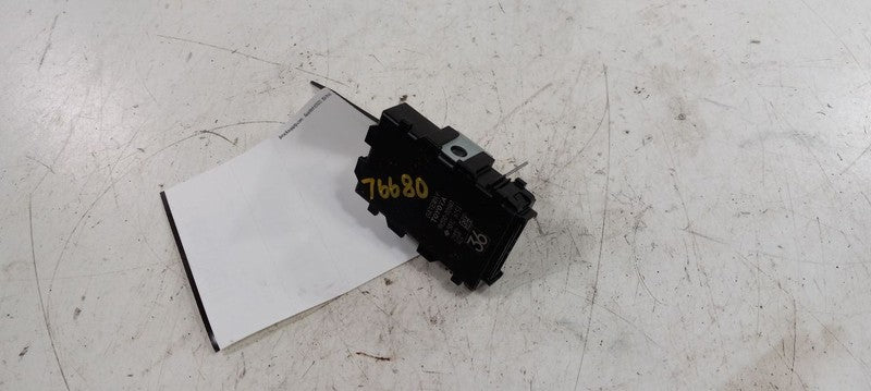 8910002040 Network Gateway Computer Control Module Sedan Fits 17-19 COROLLA