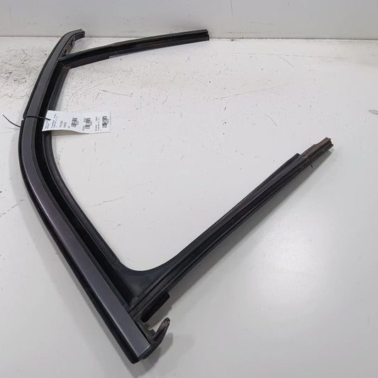 Jeep Compass Door Glass Window Seal Rubber Right Passenger Front  2021 2020 2019
