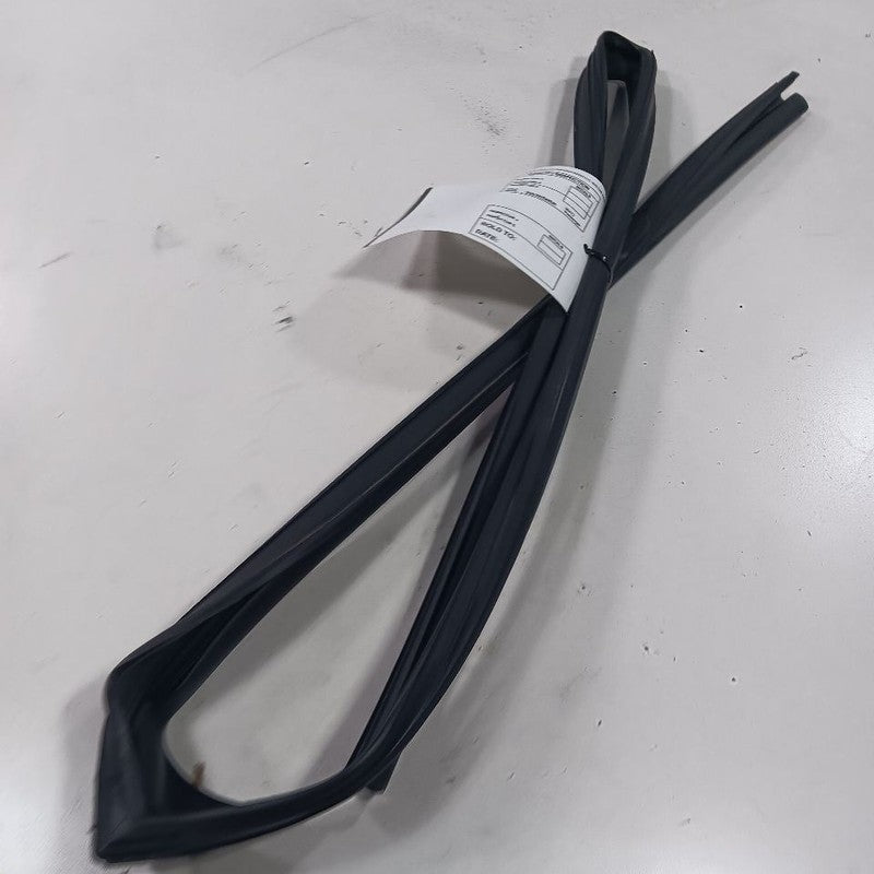 Nissan Altima Door Glass Window Seal Rubber Right Passenger Rear Back 