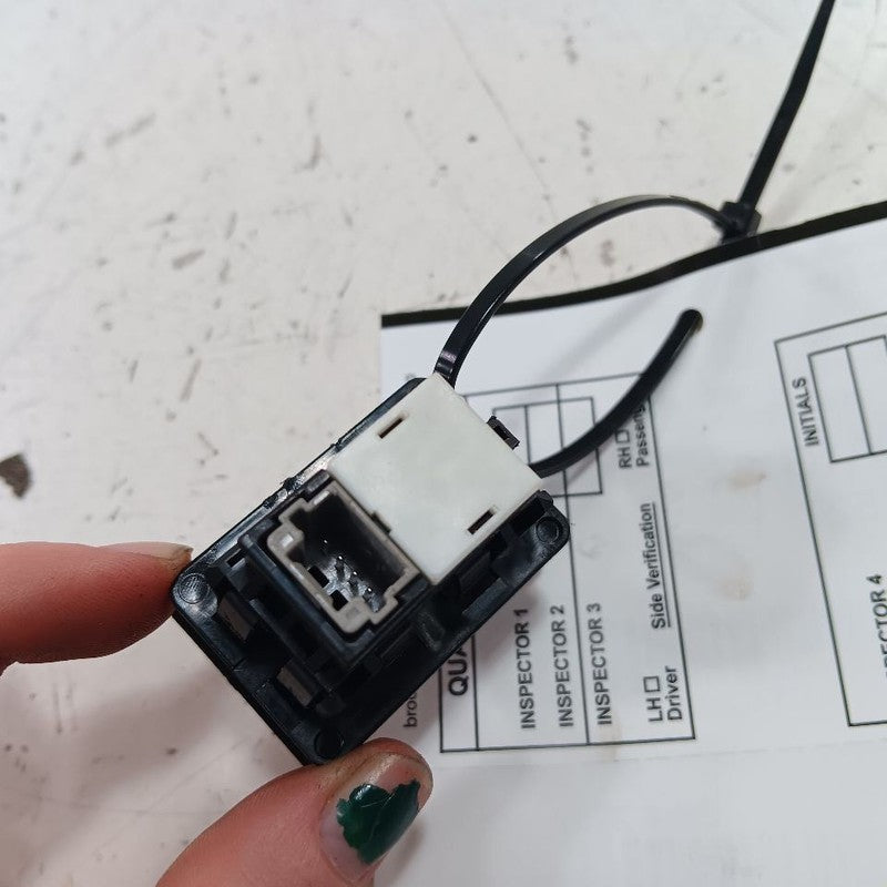 Nissan LEAF AUX Port Plug In {GT25MJ4PAD} 2013 2014 2015 2016 2017