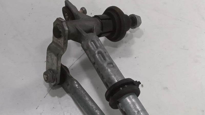 Windshield Wiper Transmission Linkage Fits 11-15 VOLT 517305 OEM