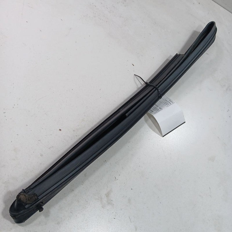 Grand Cherokee Door Glass Window Seal Rubber Right Passenger Front  2017 2018 