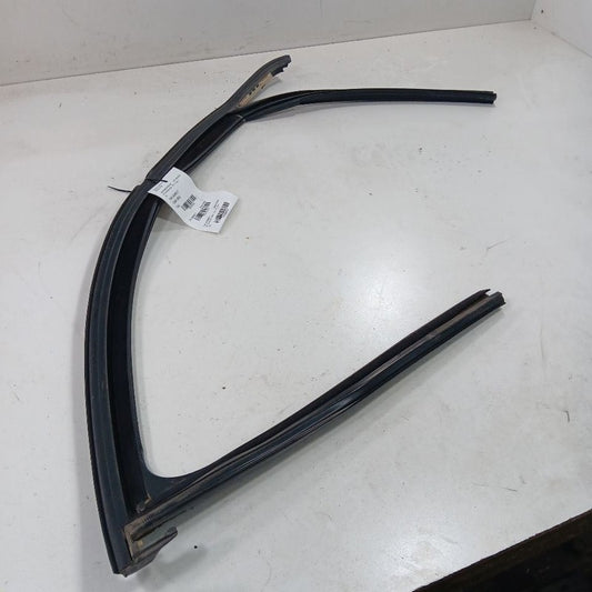 Jeep Cherokee Door Glass Window Seal Rubber Right Passenger Front  201