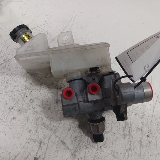 Nissan LEAF Brake Master Cylinder  2013 2014 2015 2016 2017