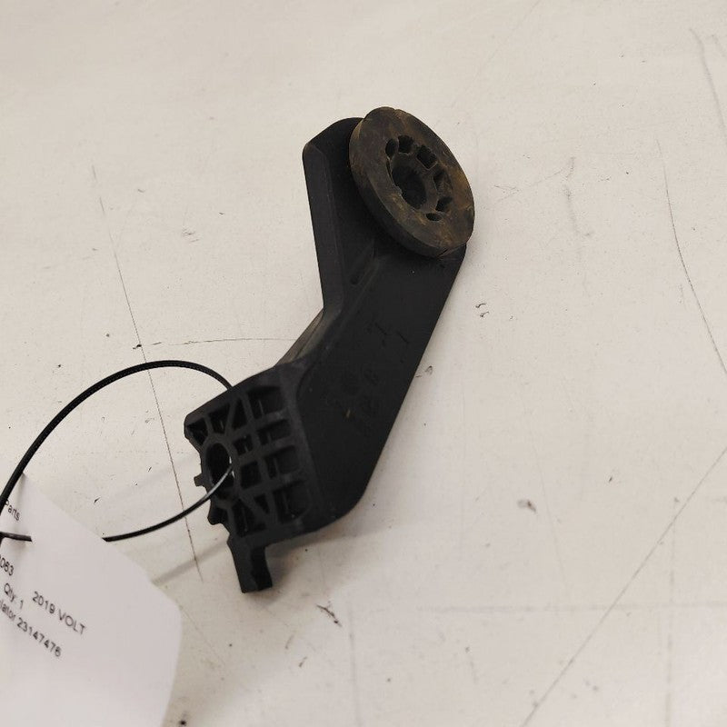 Chevy Volt Driver Left Side Radiator Upper Insulator {23147476} 2019 2