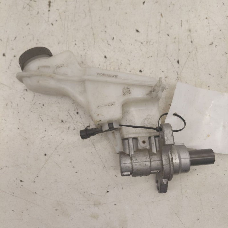 Brake Master Cylinder VIN B 8th Digit Opt Luv Fits 13-21 Buick Encore