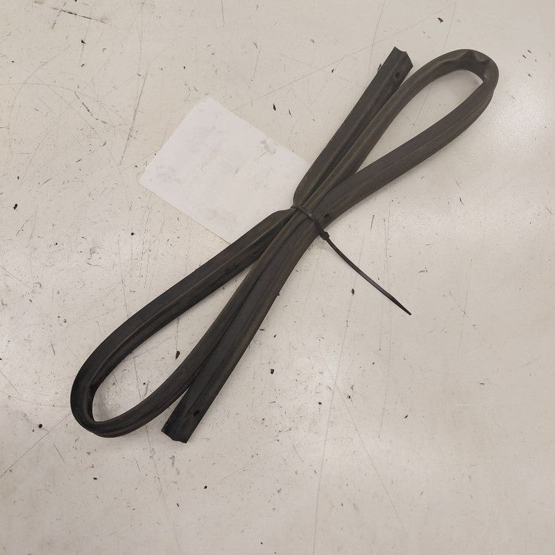 Mitsubishi Outlander   Cowl Vent Panel Hood Rubber Seal  2018 2017 201