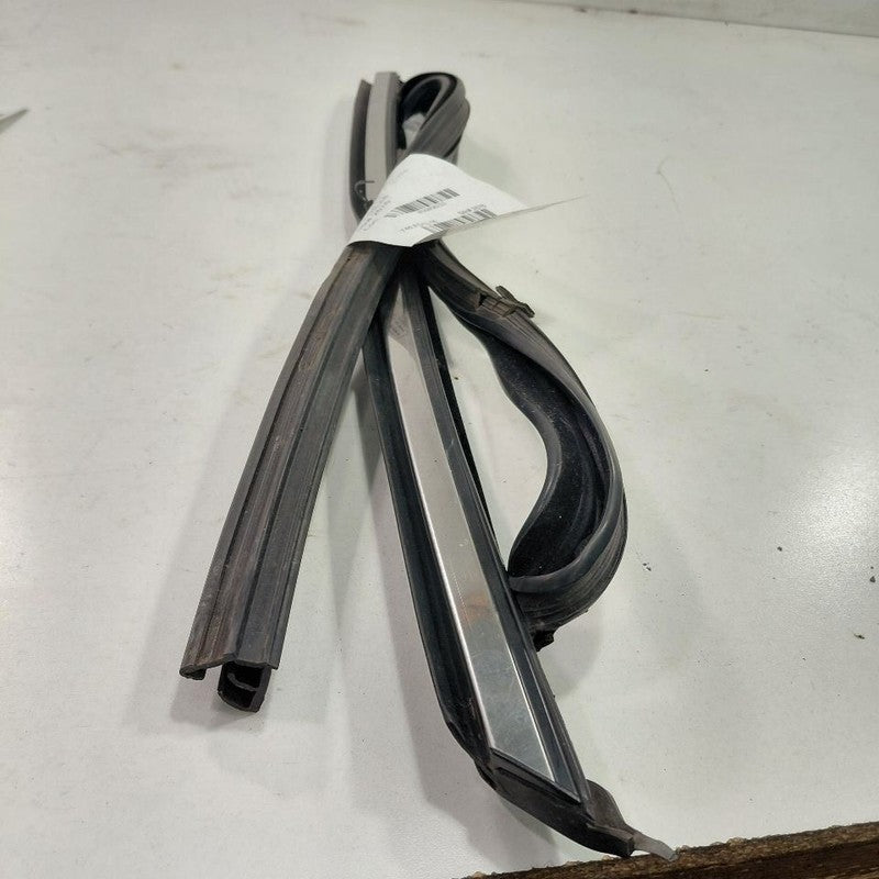 Ford Fusion Door Glass Window Seal Rubber Right Passenger Rear Back  2