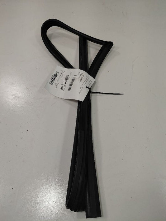Hyundai Tucson Door Glass Window Seal Rubber Right Passenger Front  20