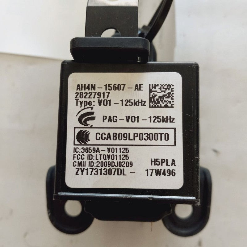Volvo S60 Keyless Entry Antenna Module Sensor {28227917} 2018 2017 201