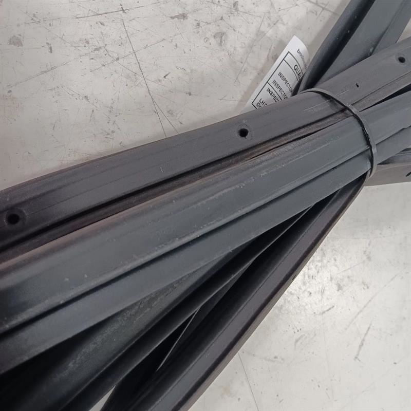 Buick Encore On Door Seal Rubber Right Passenger Front  2017 2018 2019 2020