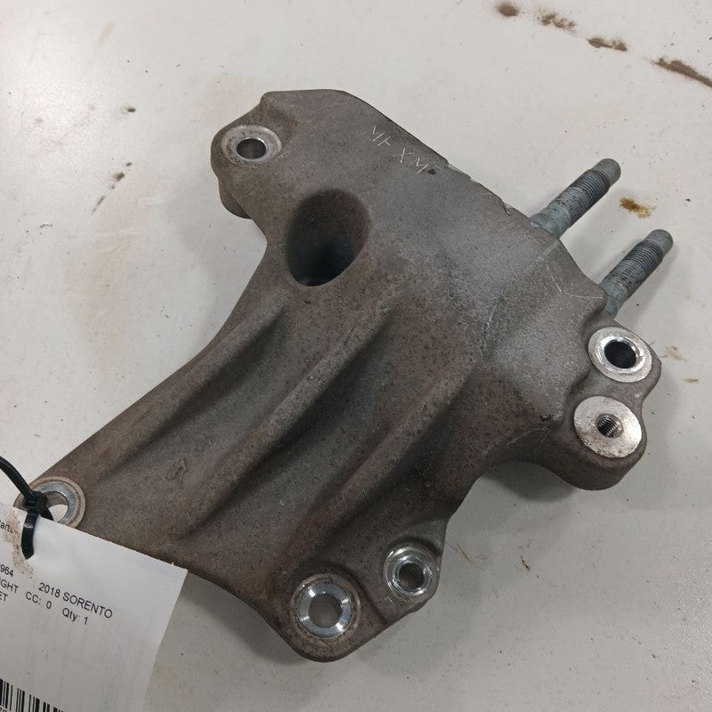 Kia Sorento Engine Motor Mount Bracket Right Passenger  2.4 2018 2017 