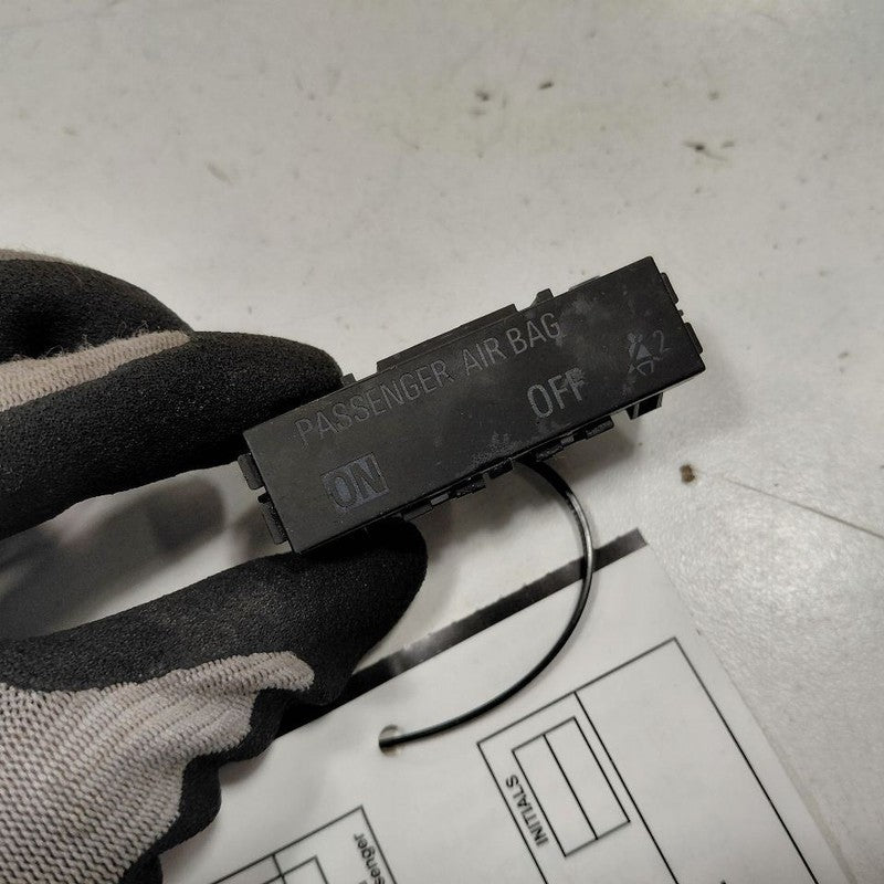 Buick Encore Passenger Dash Bag Light 2022 2021 2020 2019 2018