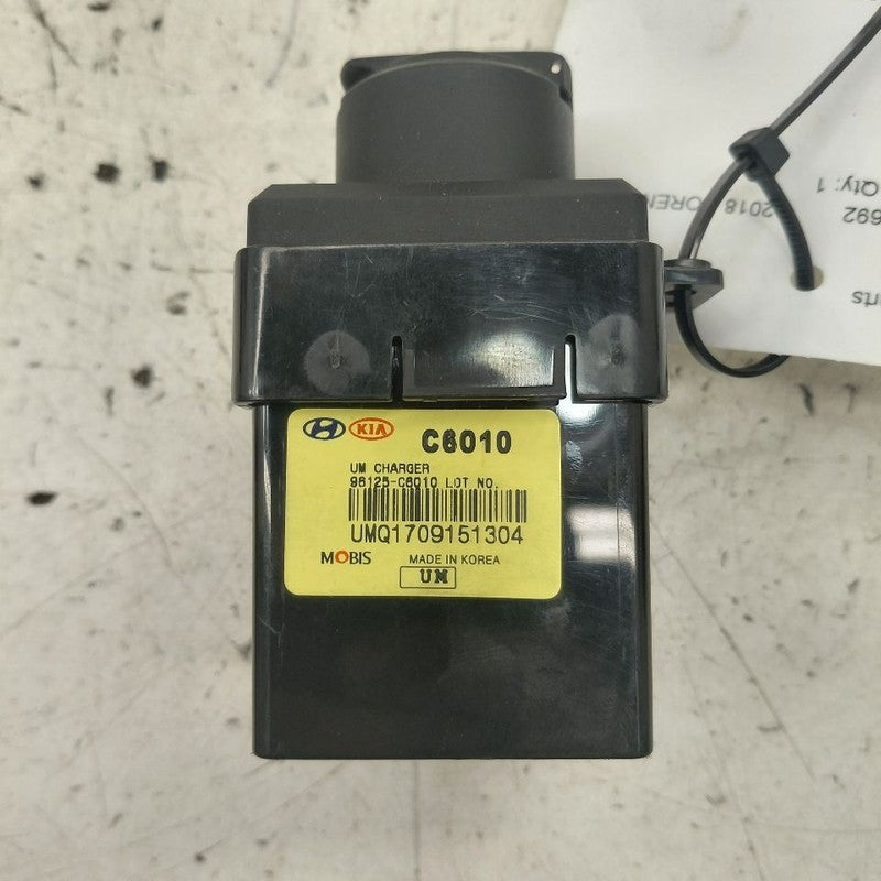 Kia Sorento USB Plug In Hub Port  2018 2017 2016