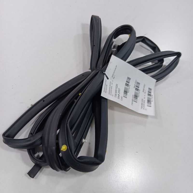 Mitsubishi Outlander On Door Seal Rubber Left Driver Rear Back  2020 2