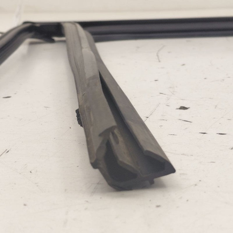 Ford Escape Door Glass Window Seal Rubber Right Passenger Front  2020 