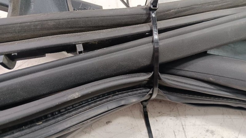 Chevy Traverse Door Glass Window Seal Rubber Left Rear Back  2010 2011 20