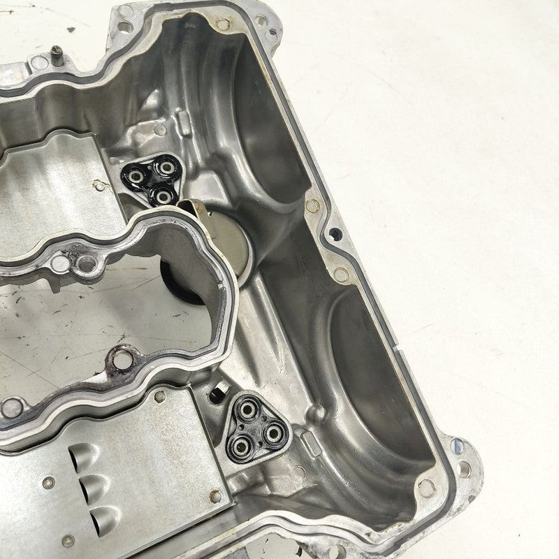 Chevy Volt Engine Cylinder Head Valve Cover  1.5 2016 2017 2018 2019
