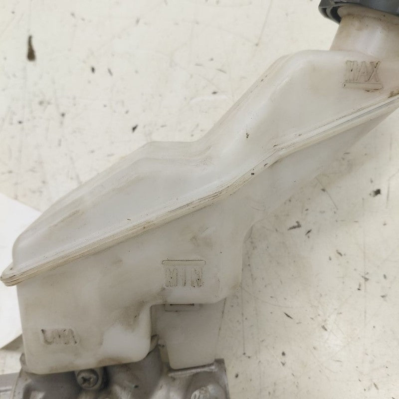 Brake Master Cylinder Fits 16-20 Kia Sorento