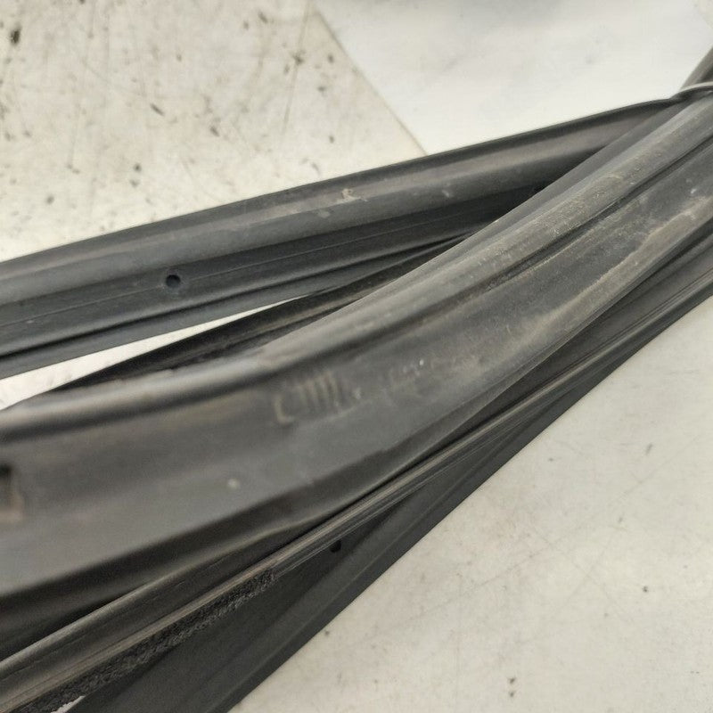 Chevy Trax On Door Seal Rubber Right Passenger Front  2022 2021