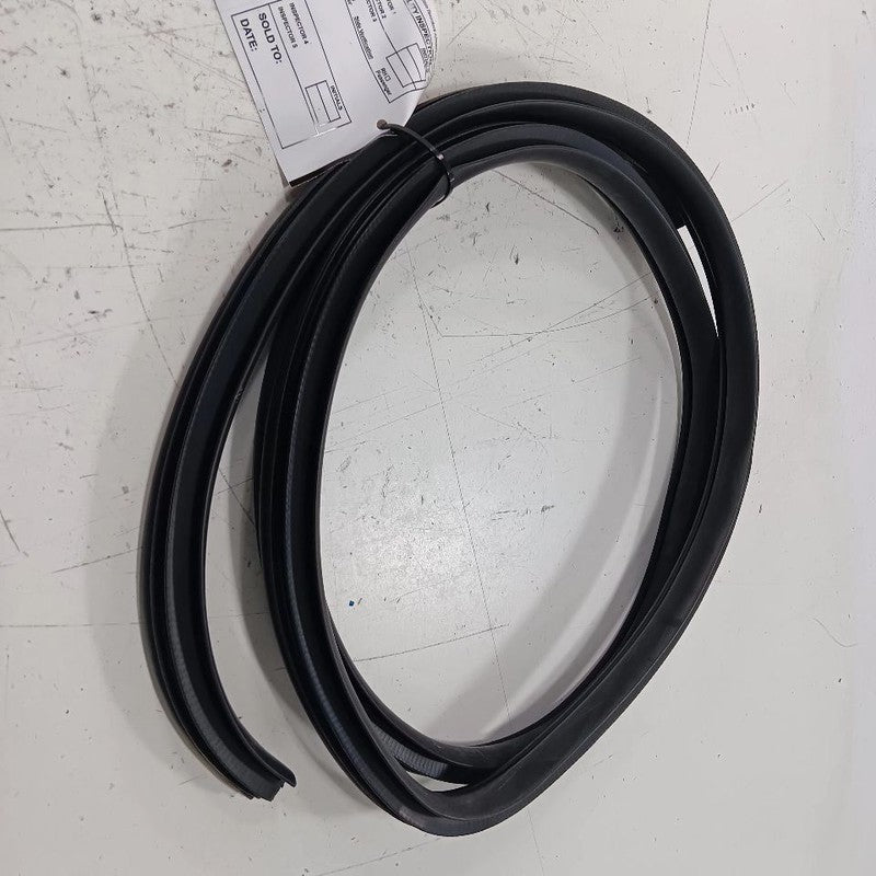 Hyundai Accent On Body Door Jamb Seal Rear Right Passenger Back 2014 2