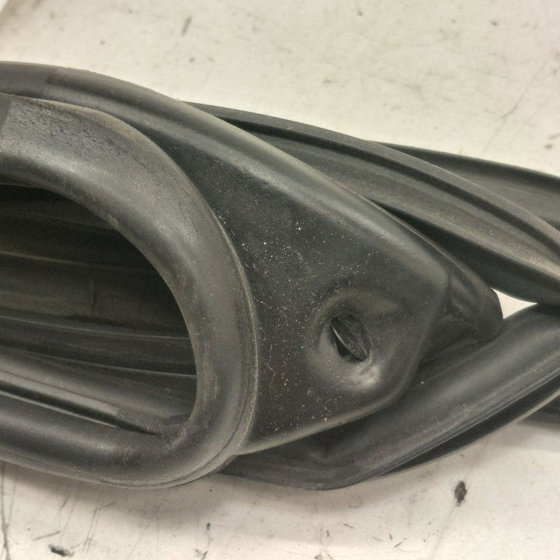 Mitsubishi Outlander   On Door Seal Rubber Left Driver Rear Back  2018