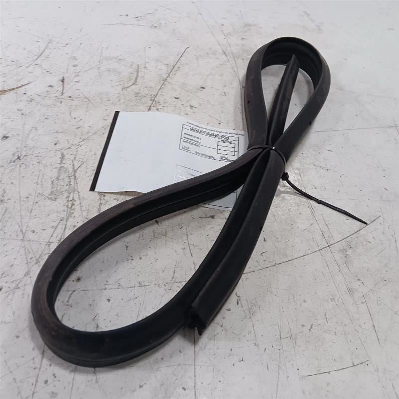 Jeep Renegade Cowl Vent Panel Hood Rubber Seal  2015 2016 2017 2018 OE