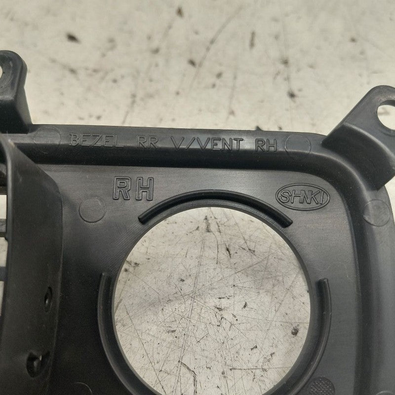 Kia Sorento Passenger Right Rear Third Row Vent 2018 2017 2016